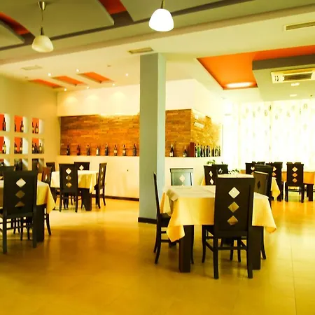 Ari Hotel *